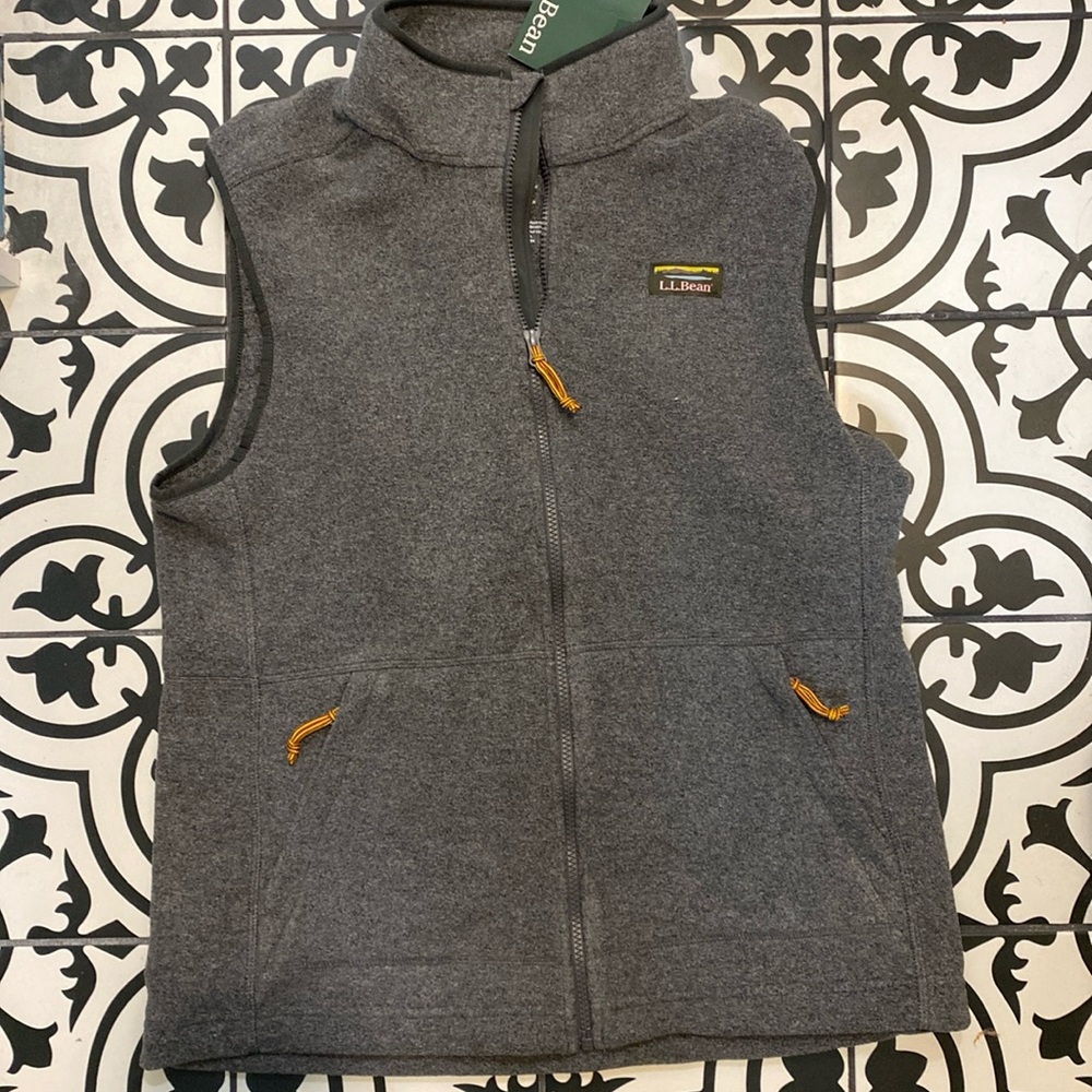 Men’s LL Bean fleece vest, size medium, nwt.